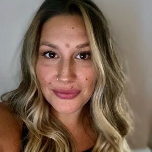 Meet your Posher, Ariana